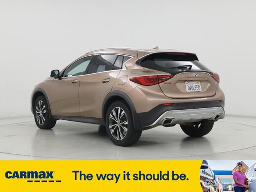2017 INFINITI QX30 Premium