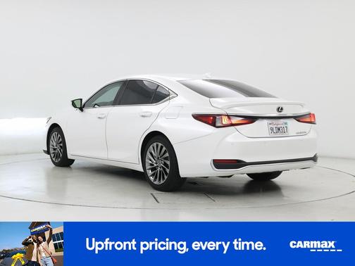 White 2024 Lexus ES 300h Luxury