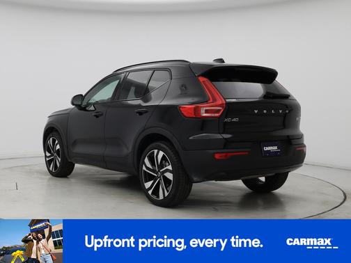 2025 Volvo XC40 B5 Plus Dark Theme