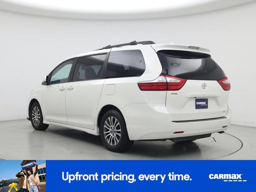 White 2018 Toyota Sienna XLE