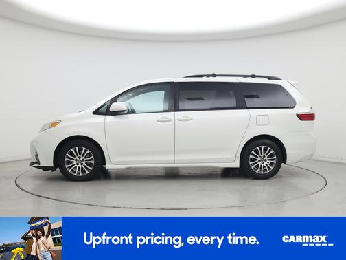 White 2018 Toyota Sienna XLE