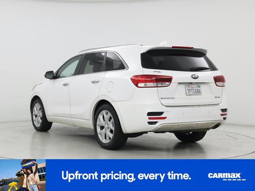 White 2016 Kia Sorento SX
