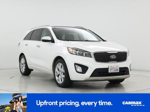White 2016 Kia Sorento SX