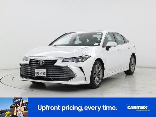 White 2019 Toyota Avalon XLE
