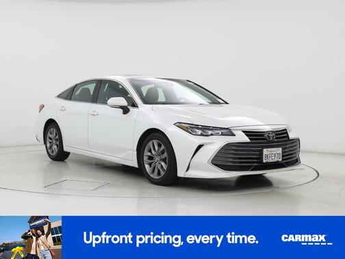 White 2019 Toyota Avalon XLE