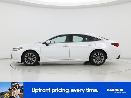 White 2019 Toyota Avalon XLE