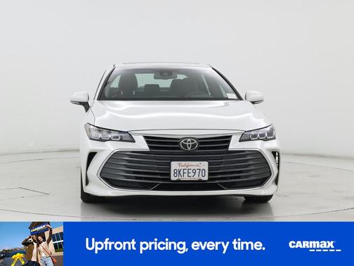 White 2019 Toyota Avalon XLE