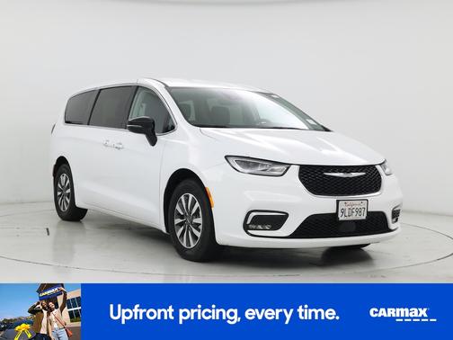 White 2024 Chrysler Pacifica Hybrid Select