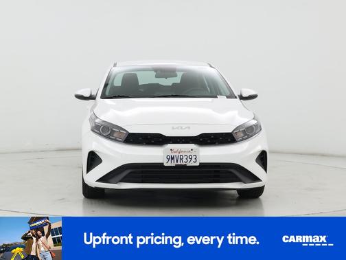 White 2024 Kia Forte LXS