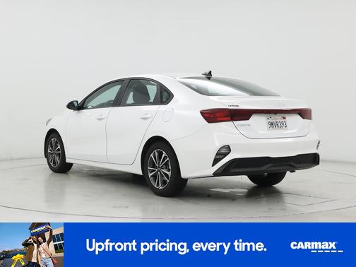 White 2024 Kia Forte LXS