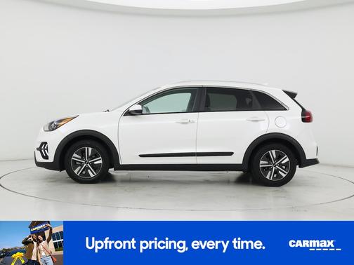 White 2022 Kia Niro LXS