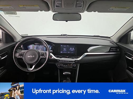 White 2022 Kia Niro LXS