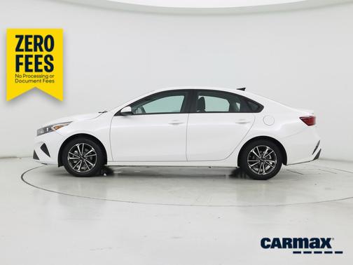 White 2023 Kia Forte LXS