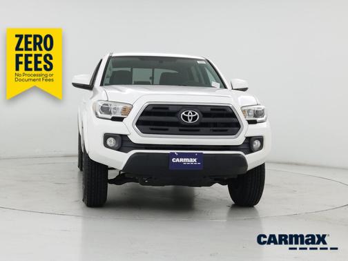 White 2017 Toyota Tacoma SR5