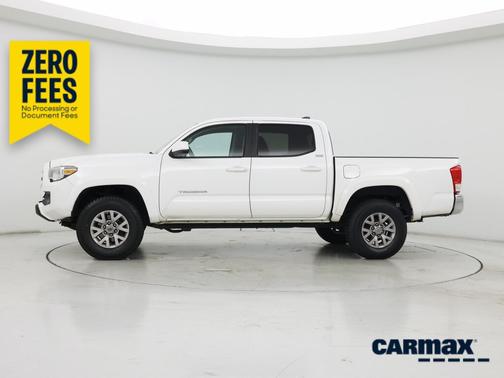 White 2017 Toyota Tacoma SR5