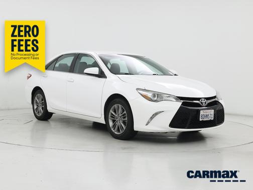 White 2016 Toyota Camry SE