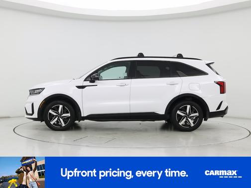White 2022 Kia Sorento S