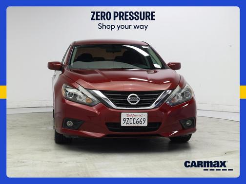 Red 2016 Nissan Altima SR