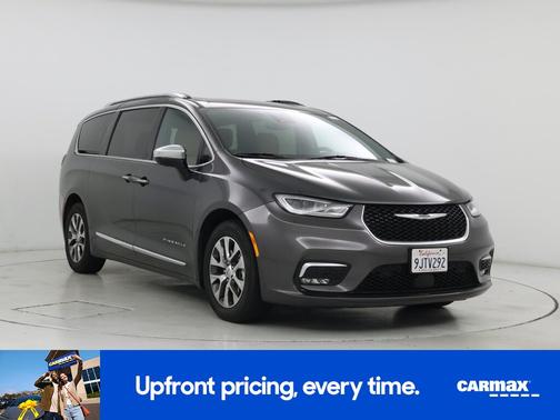 Gray 2023 Chrysler Pacifica Hybrid Pinnacle