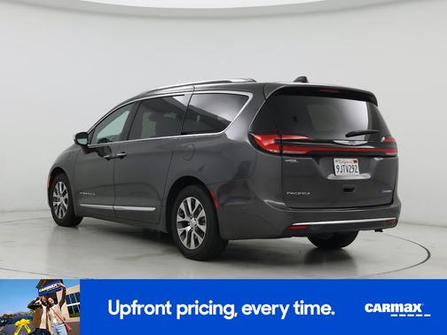 Gray 2023 Chrysler Pacifica Hybrid Pinnacle