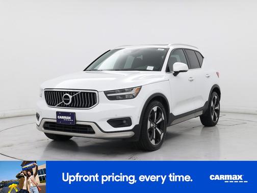 White 2019 Volvo XC40 T4 Inscription