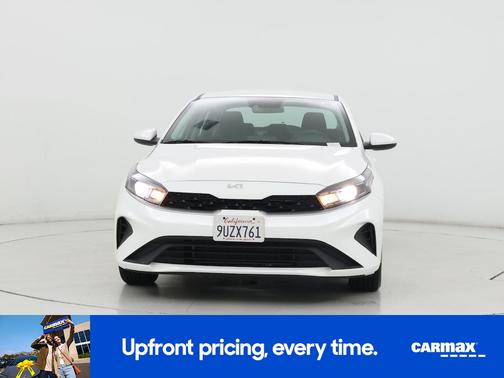 White 2024 Kia Forte LXS