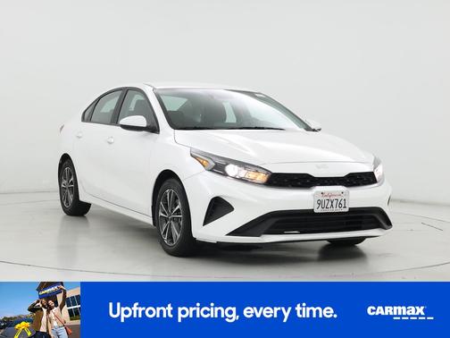 White 2024 Kia Forte LXS