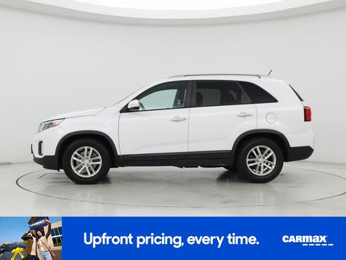 White 2015 Kia Sorento LX
