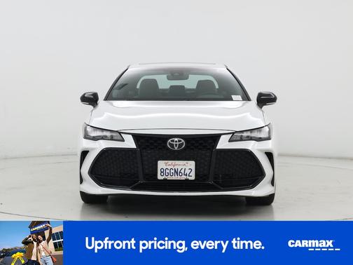 White 2019 Toyota Avalon XSE
