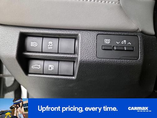 White 2019 Toyota Avalon XSE