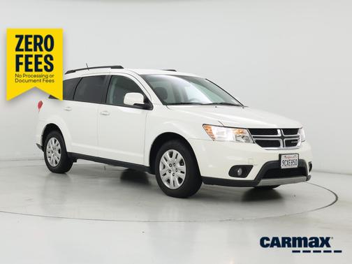 White 2019 Dodge Journey SE