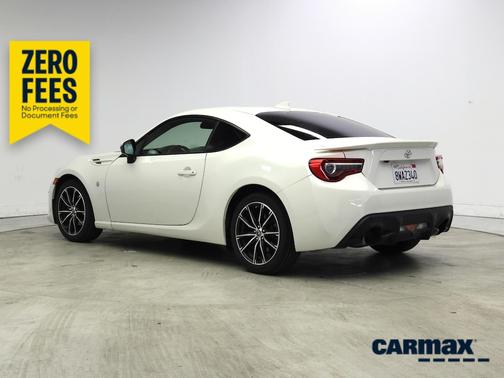 White 2017 Toyota 86