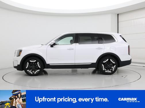 White 2024 Kia Telluride EX