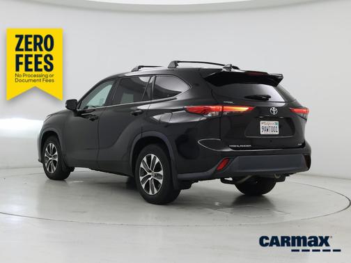 Black 2022 Toyota Highlander XLE