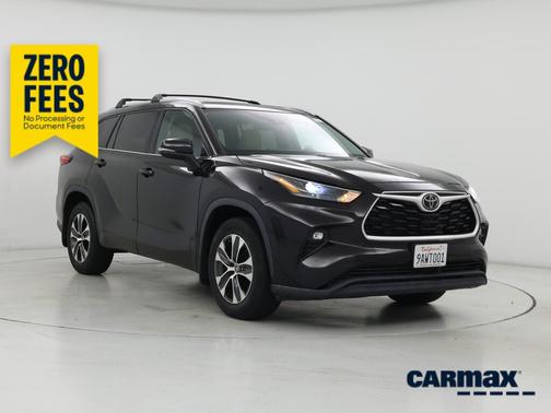 Black 2022 Toyota Highlander XLE