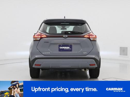 2022 Nissan Kicks SR