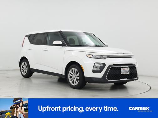 White 2022 Kia Soul LX
