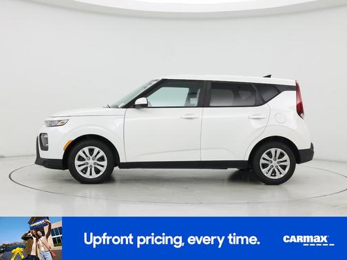 White 2022 Kia Soul LX