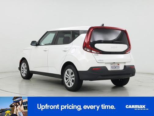 White 2022 Kia Soul LX