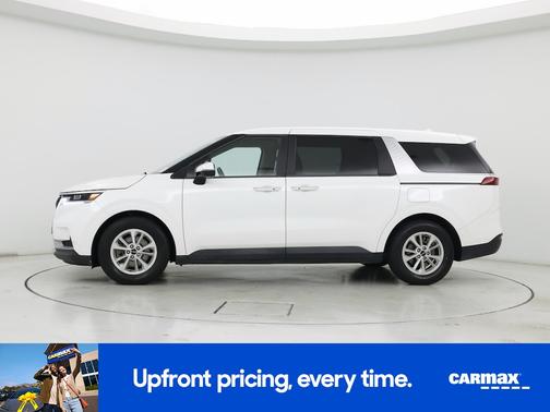 White 2024 Kia Carnival LX