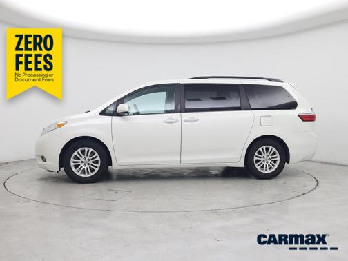 White 2017 Toyota Sienna XLE Premium