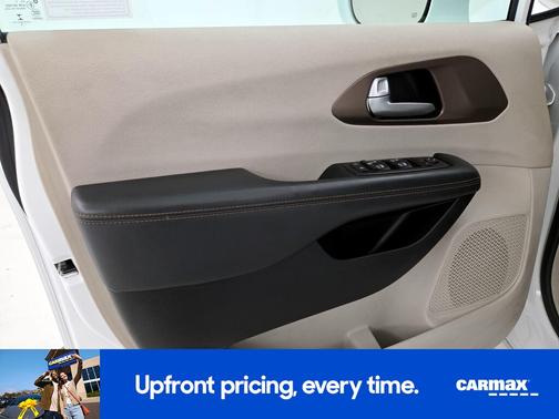 White 2017 Chrysler Pacifica Touring L-Plus