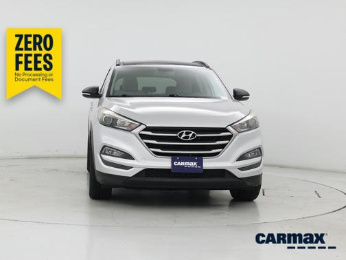 White 2018 Hyundai TUCSON Value