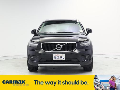 2022 Volvo XC40 T5 Momentum