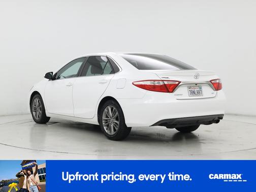 White 2016 Toyota Camry SE