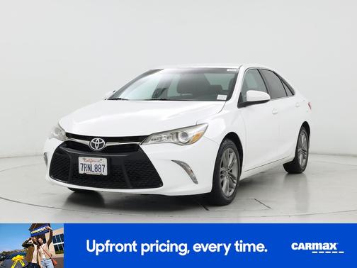White 2016 Toyota Camry SE