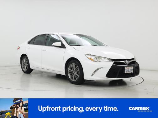 White 2016 Toyota Camry SE