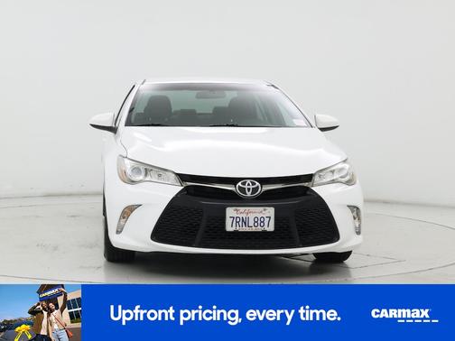 White 2016 Toyota Camry SE