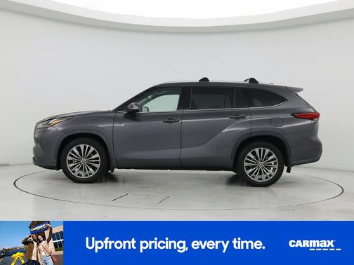 Gray 2022 Toyota Highlander Platinum