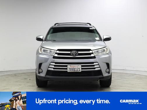 Silver 2017 Toyota Highlander LE